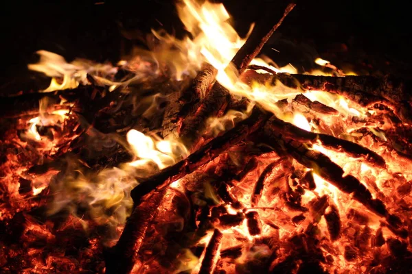 Fuoco Una Fiamma Uno Sfondo Nero Uno Sfondo Progettisti Colori — Foto Stock