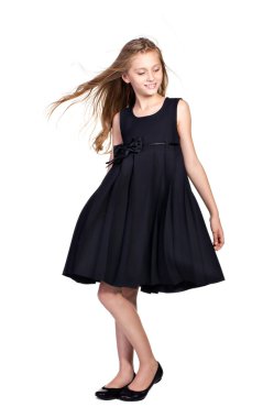 zarif siyah elbiseli uzun saçlı kız