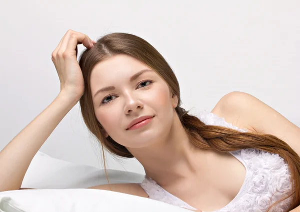 Beautiful young woman in a bed — Stock Photo, Image