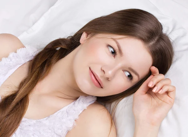 Beautiful woman asleeping in a bed — Stock Photo, Image