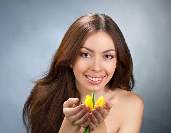 Young women with flowers — Stock Photo, Image