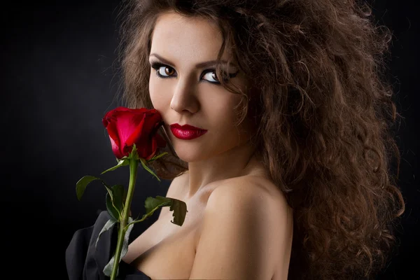 Портрет дівчини з трояндою — стокове фото