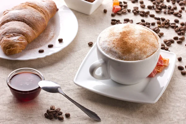 Caffè con croissant — Foto Stock