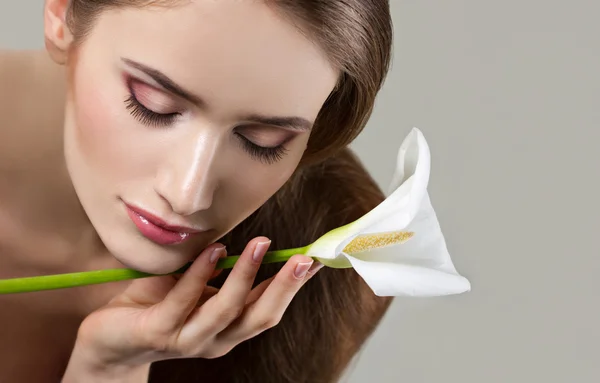 Close-up portrait of a beatiful young woman — Stock Photo, Image