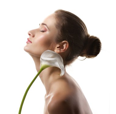 güzel genç bir kadın portresi