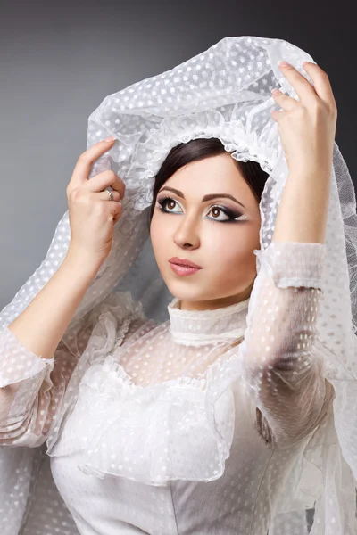 Jonge vrouw is bruid — Stockfoto