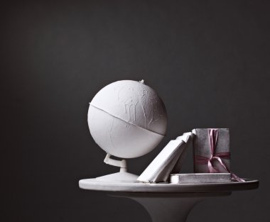 Beyaz küre ve beyaz kitaplar