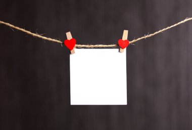 kağıt üzerinde clothesline clothespeg ile
