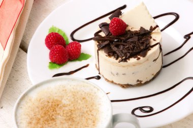 cappuccino kahve ve kek