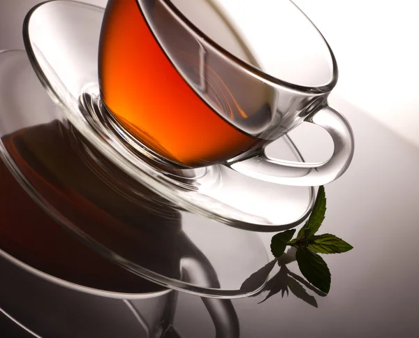 Tee und frische Minze — Stockfoto