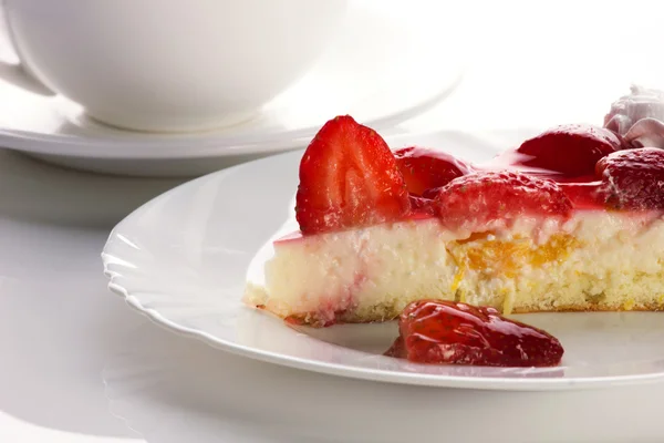 A piece of strawberry cake — Stock Photo, Image