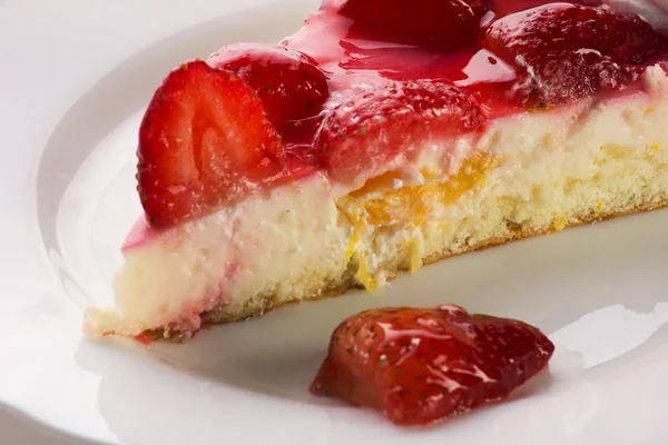 A piece of strawberry cake — Stock Photo, Image