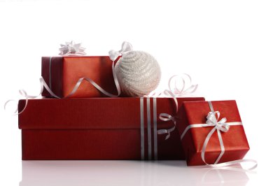 Noel hediye kutuları ve topu