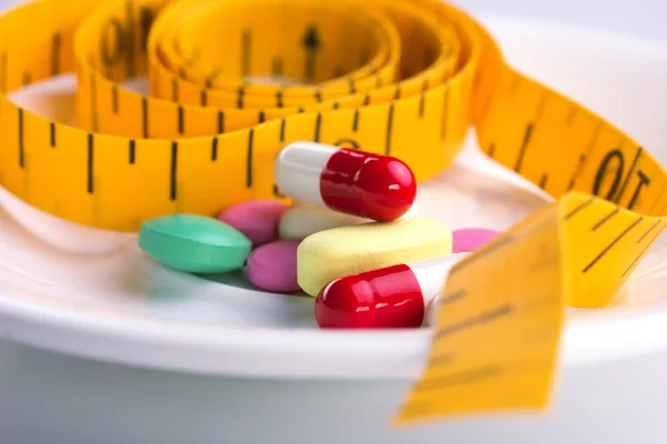 Comida y pastillas para comer dieta — Foto de Stock