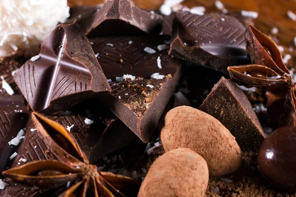 Chocolate assorttment with spices — Stock Photo, Image