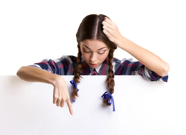 Mujer joven mostrando pancarta —  Fotos de Stock