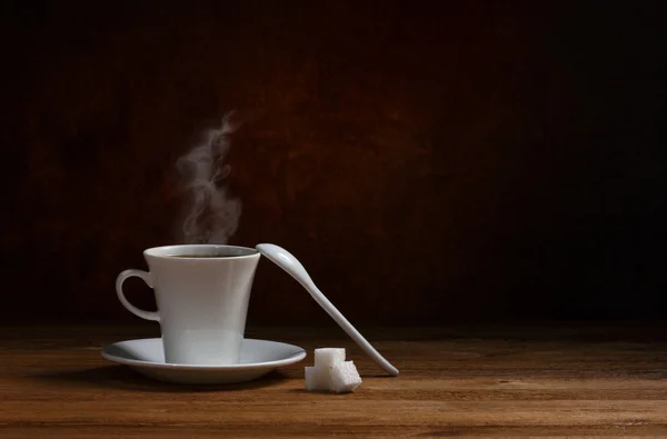 Kaffee und Würfel Zucker — Stockfoto