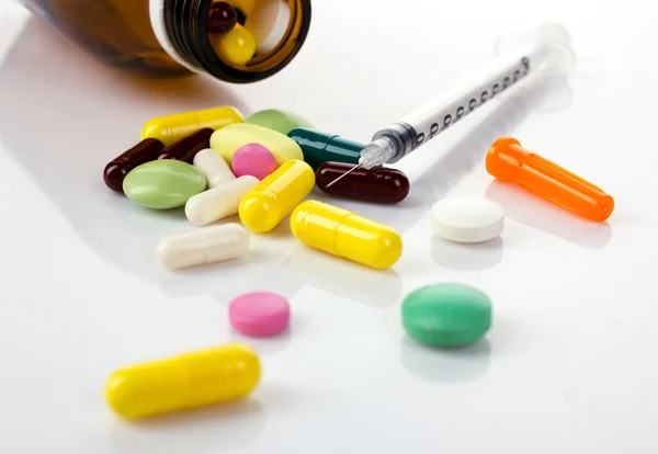 Medicamentos e seringa de insulina — Fotografia de Stock