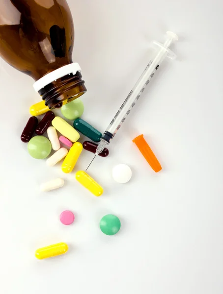Medicamentos y jeringa de insulina — Foto de Stock