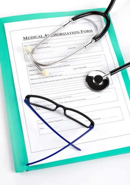 Formularz medyczny, okulary i stetoskop — Zdjęcie stockowe