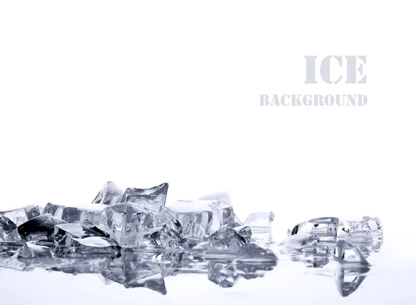 Is på vit bakgrund — Stockfoto