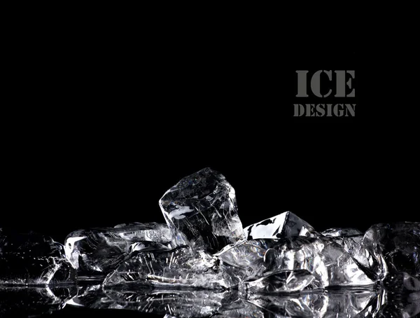 Hielo sobre fondo negro — Foto de Stock