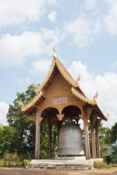 Riesiger Glockenturm — Stockfoto