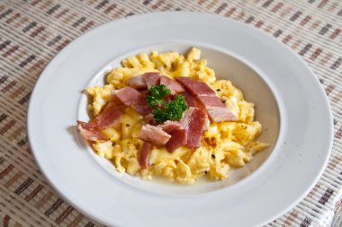 kızarmış yumurta, pastırma