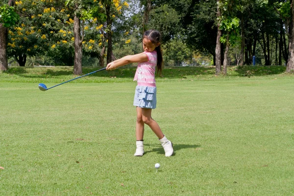 Çocuklar golf
