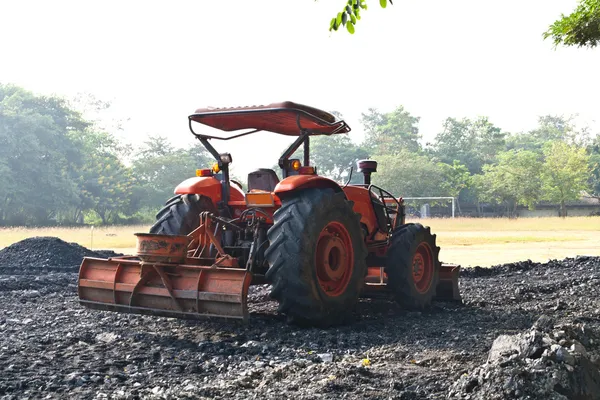 The tractor gravel Rouge in Football field. — Stock Photo, Image