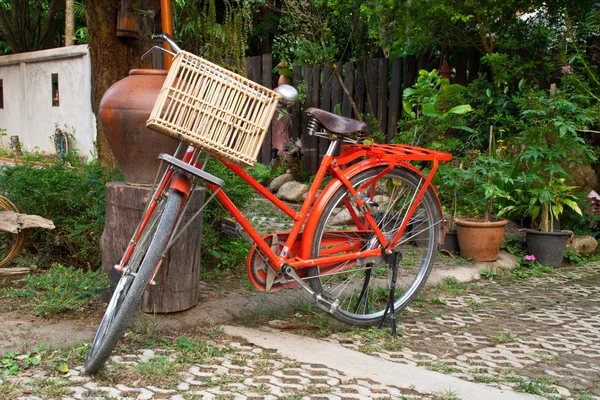 Old Red bicycle — Stock Photo, Image