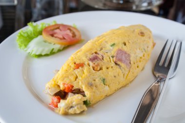 jambonlu yumurta sarması