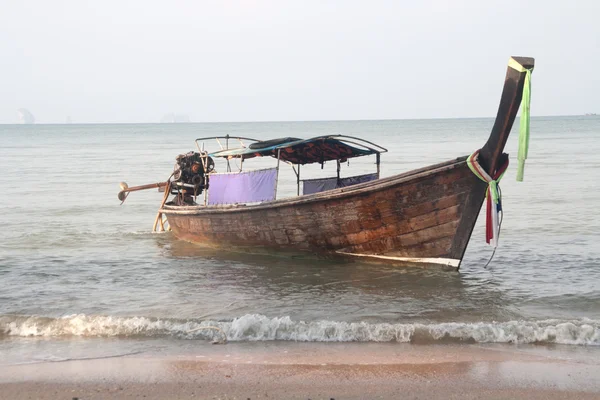 Barco na praia — Fotografia de Stock