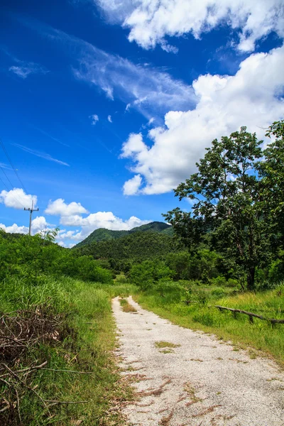 Hemel wolken en berg — Stockfoto