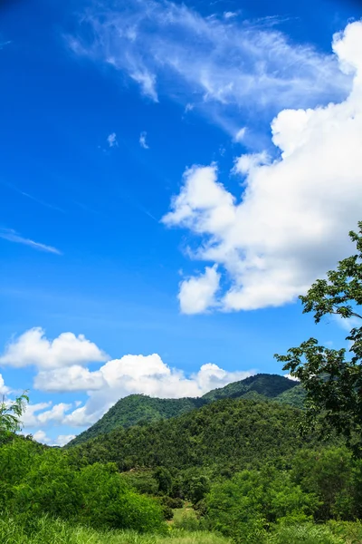 Himlen moln och berg — Stockfoto