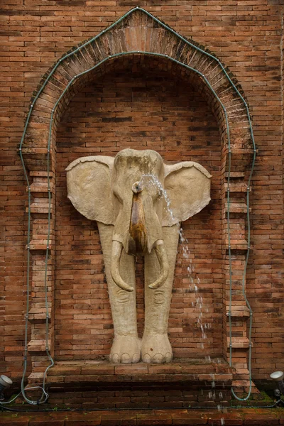 Elephant Statue spray — Stock Photo, Image