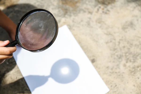 Experiments magnifying glass. — Stock Photo, Image