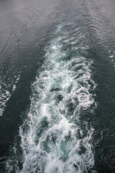 Волны с лодок — стоковое фото