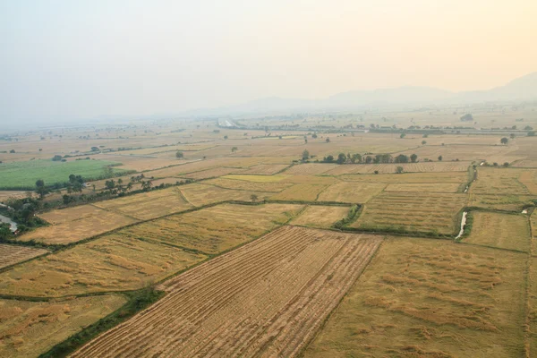 Grande campo — Fotografia de Stock