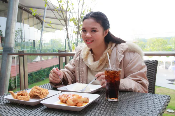 Eating Chicken — Stock Photo, Image