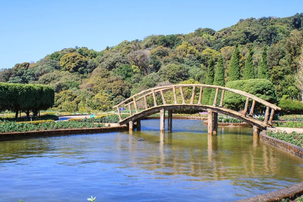木桥 — 图库照片