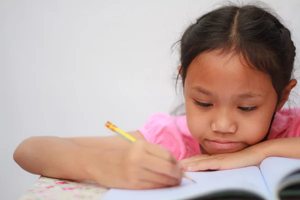 Niños escribiendo — Foto de Stock