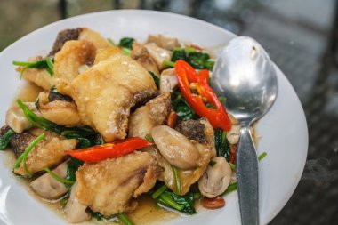 çizgili levrek kereviz ilave edin.