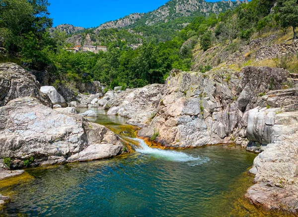 Chassezac Φαράγγια Beysac Μικρό Και Παλιό Χωριό Στο Παρασκήνιο Preventeres — Φωτογραφία Αρχείου