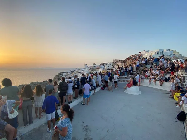 Santorini Řecko Srpna2021 Dav Čeká Vyfocení Západu Slunce Oie — Stock fotografie