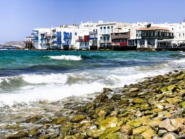 Yunanistan 'ın Mykonos adasındaki küçük Venedik paravan evleri
