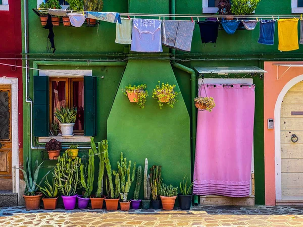 Colgar Ropa Contra Colorida Casa Pintada Isla Burano — Foto de Stock