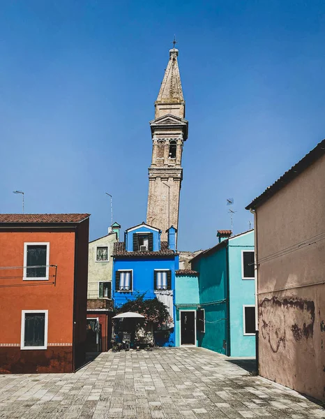 Torre Sineira Inclinada Ilha Burano Veneza Itália — Fotografia de Stock