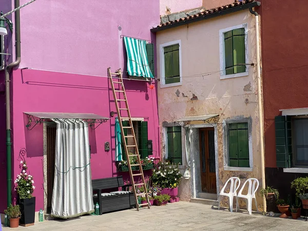 Colorfull Pintado Casas Delanteras Patio Delantero Isla Brurano Venecia Italia — Foto de Stock