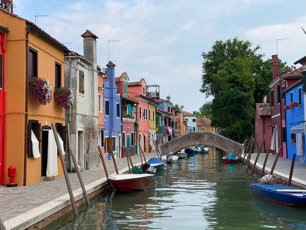 이탈리아 베니스의 부아노 보트와 페인트칠을 집들이 — 스톡 사진